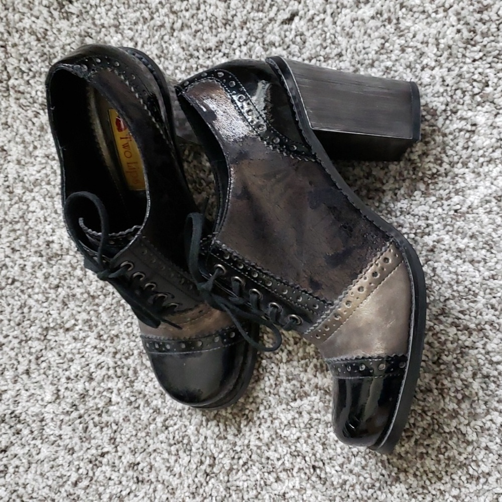 Two lips Whitman heeled loafer